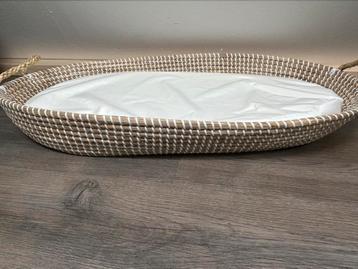 Aankleed kussen mozesmandje beschikbaar voor biedingen