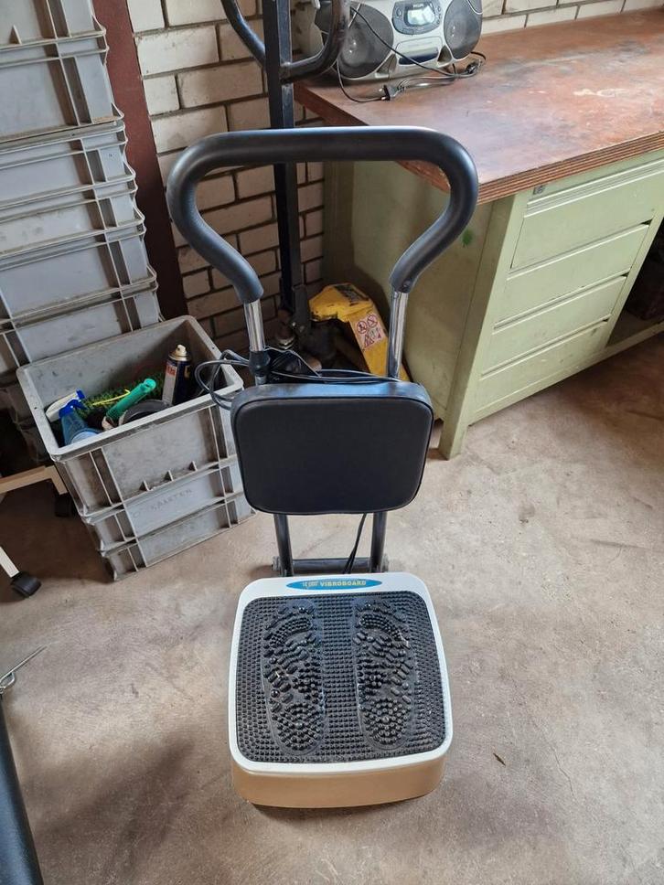 LG Foxx Vibroboard Trilplaat met Zitje, Sport en Fitness, Fitnessapparatuur, Gebruikt, Trilplaat, Benen, Buik, Rug, Kunststof