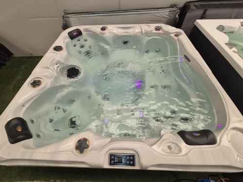 Balboa spa ledverlichting Watervallen💦nu 3950 EURO 💦🏊‍♀️, Tuin en Terras, Bubbelbaden en Hottubs, Gebruikt, Filter, Ophalen of Verzenden