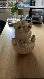 Tulpenvaas beige 12 gaten merk DK, Ophalen, Overige kleuren, Aardewerk of Porselein, Zo goed als nieuw