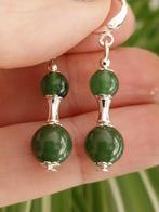 Groene Jade met glaskraal oorbellen met verzilverde oorhaak, Sieraden, Tassen en Uiterlijk, Oorbellen, Verzenden, Zo goed als nieuw