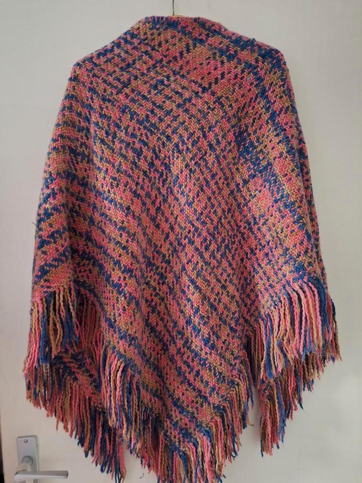 Zachte Poncho met Lieve Kleuren, Kleding | Dames, Overige Dameskleding, Zo goed als nieuw, Ophalen of Verzenden