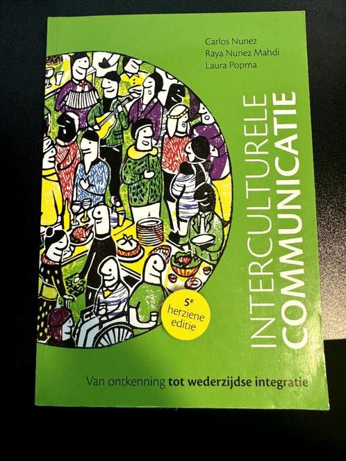 SOCIAL WORK - Interculturele communicatie, Boeken, Schoolboeken, Zo goed als nieuw, Overige vakken, Overige niveaus, Ophalen of Verzenden