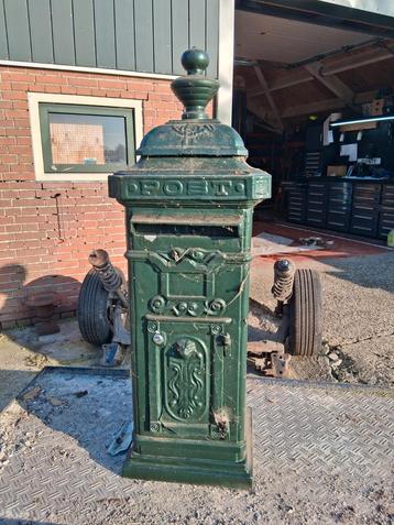 Antieke Staande Brievenbus - Groen beschikbaar voor biedingen