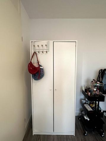 IKEA White Wardrobe for €40 beschikbaar voor biedingen