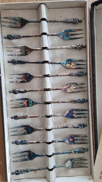 Set 12 vorkjes en 12 theelepels van de 12 apostelen beschikbaar voor biedingen