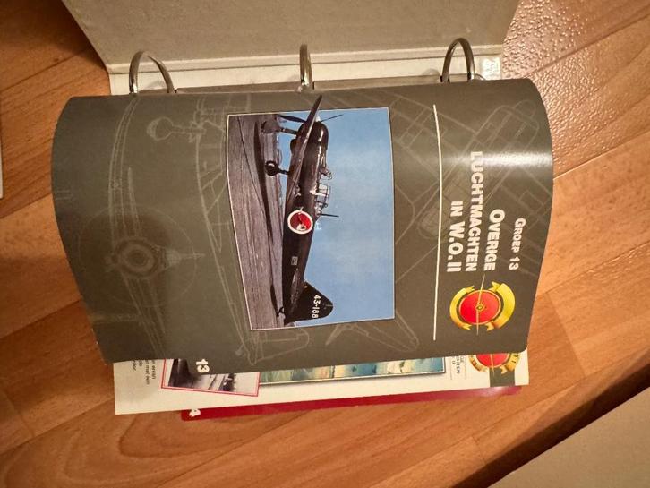 Vliegtuigen van de Wereld – 4 complete mappen ️, Verzamelen, Luchtvaart en Vliegtuigspotten, Gebruikt, Boek of Tijdschrift, Ophalen