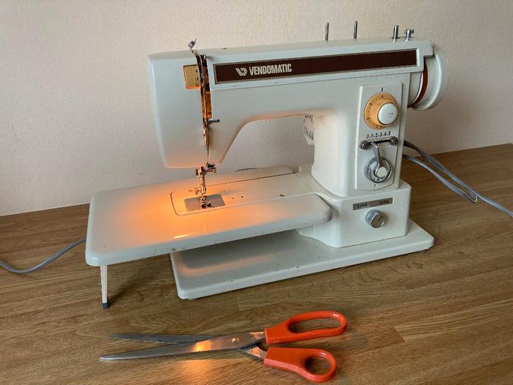 NAAIMACHINE VENDOMATIC, Hobby en Vrije tijd, Naaimachines en Toebehoren, Gebruikt, Naaimachine, Overige merken, Ophalen