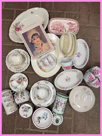 Brocant servies goed servies doos beschikbaar voor biedingen