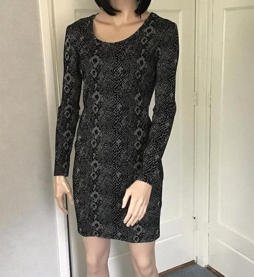 Nauwsluitende mini-jurk met snake-print grijs/ zwart, Kleding | Dames, Jurken, Zo goed als nieuw, Maat 38/40 (M), Grijs, Boven de knie