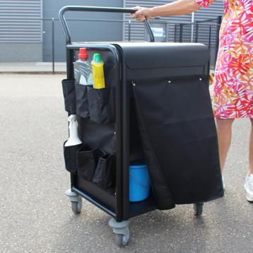 Schoonmaak kar en huishoudwagen  beschikbaar voor biedingen