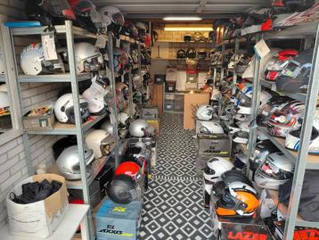 Nieuwe helm.  Gemiddelde prijs 50 euro  beschikbaar voor biedingen
