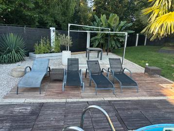 4 Ligbedden voor zwembad beschikbaar voor biedingen
