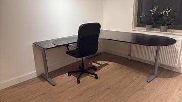 Bureau zwart beschikbaar voor biedingen