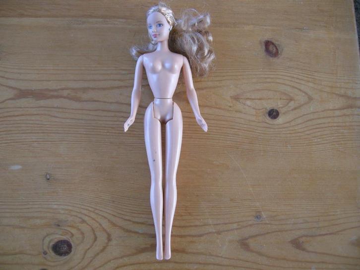 Foto 1 en 2: oude mattel barbie 1991 met ring en oorbellen g, Verzamelen, Poppen, Gebruikt, Pop, Ophalen of Verzenden