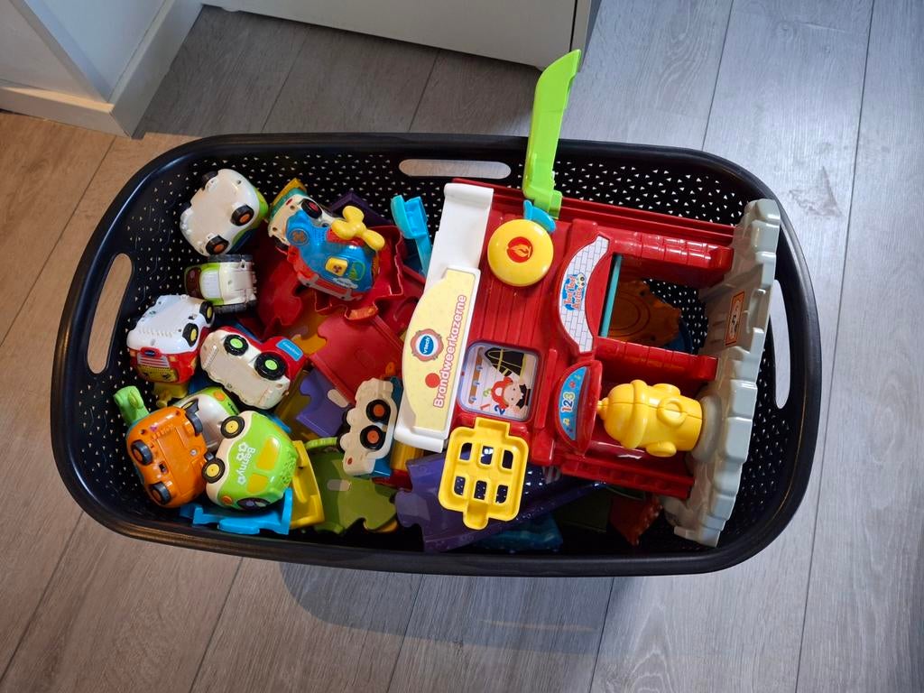 Vtech toettoet auto's, brandweerkazerne en veel wegdelen, Ophalen, Gebruikt