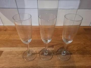 3 champagneglazen beschikbaar voor biedingen