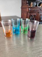 4 gekleurde vintage shot glaasjes, Verzamelen, Glas en Borrelglaasjes, Ophalen of Verzenden, Borrel- of Shotglas, Zo goed als nieuw