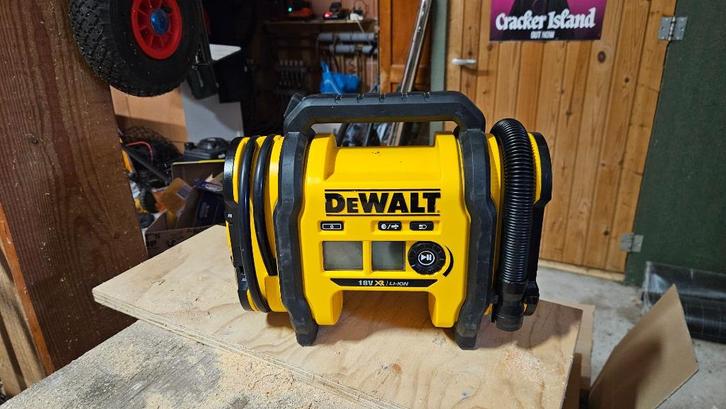 DeWalt accu luchtpomp, Doe-het-zelf en Verbouw, Compressors, Zo goed als nieuw, 10 bar of meer, Minder dan 25 liter, Minder dan 200 liter/min