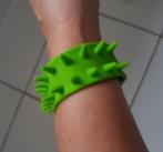 Armband, limegroen met spikes, carnaval., Ophalen of Verzenden, Zo goed als nieuw, Feestartikel, Carnaval