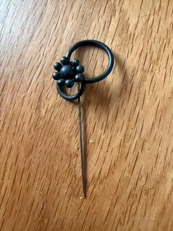 Rouwsieraden beschikbaar voor biedingen