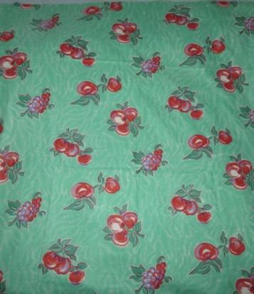 Nieuwe vintage lap stof groen met appels en druiven beschikbaar voor biedingen