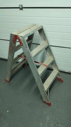 Dubbele trap - 4 treden - 90cm hoog, Doe-het-zelf en Verbouw, Ladders en Trappen, Ophalen, Gebruikt, Minder dan 2 meter