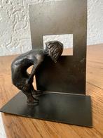Bronzen Beeldje Ammerlaan Meisje kijkt door Venster, Ophalen of Verzenden