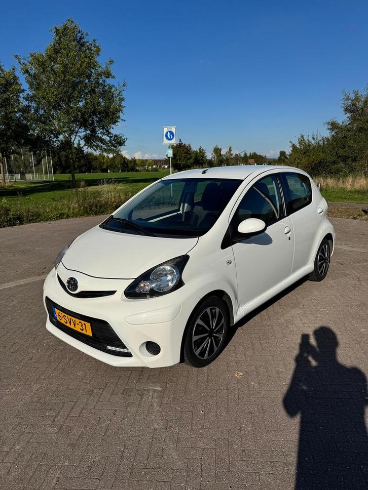 Toyota Aygo 1.0 12V Vvt-i 5DRS 2014 Grijs Airco APK 04-26, Auto's, Toyota, Particulier, Aygo, ABS, Airbags, Airconditioning, Centrale vergrendeling
