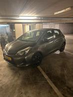 Toyota Yaris 1.5 Full Hybrid CVT 5DR 2012 Grijs, 47 €/maand, Origineel Nederlands, Te koop, Zilver of Grijs