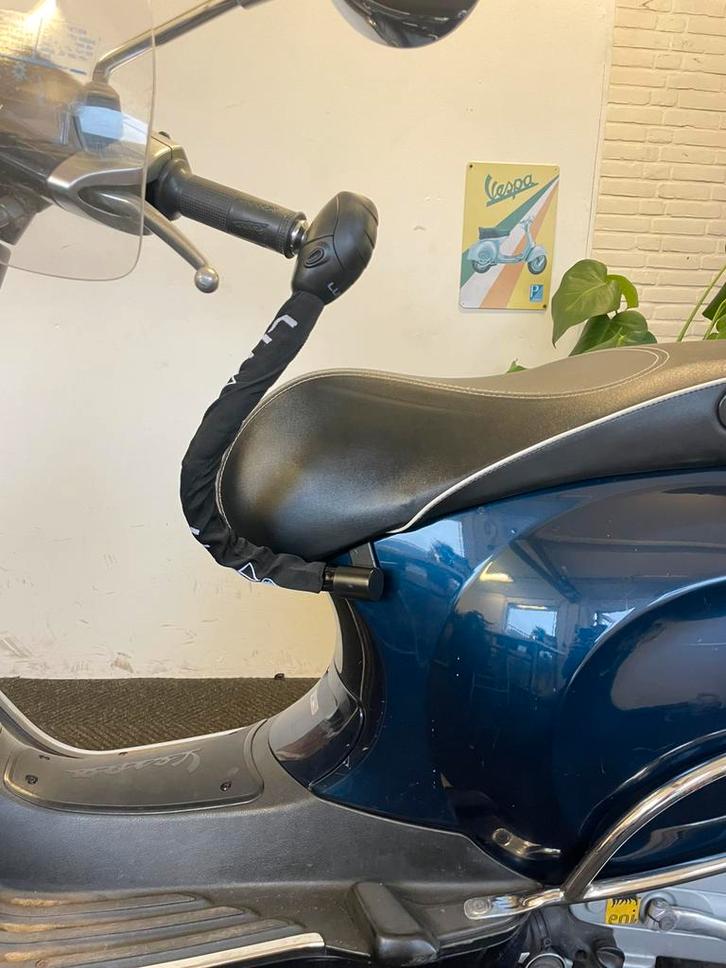 Stuurslot Vespa Sprint en Primavera, Fietsen en Brommers, Brommeronderdelen | Scooters, Zo goed als nieuw, Vespa, Overige typen