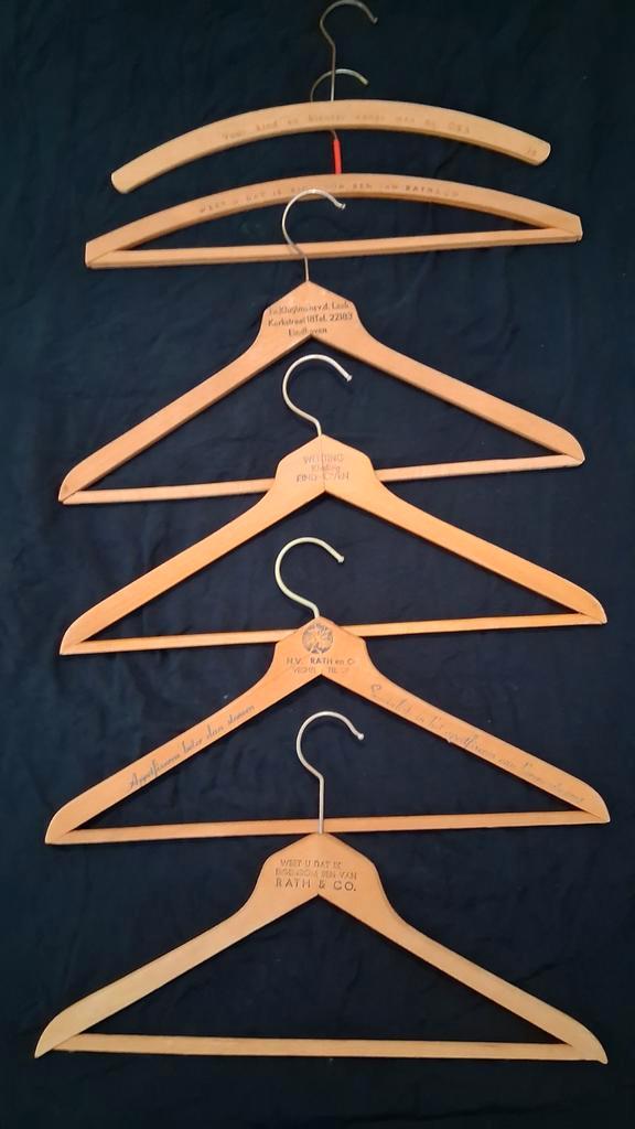 Vintage 6 Houten Kleerhangers -, Verzamelen, Retro, Ophalen of Verzenden