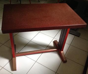 Vintage keukentafel bruin bakeliet hout 2 peroons beschikbaar voor biedingen