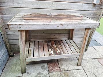Tuintafeltje gratis beschikbaar voor biedingen