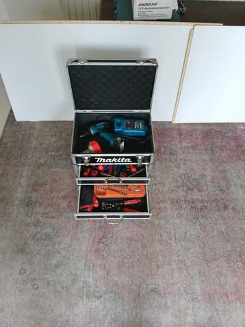 Makita Schroefboormachine met Gereedschap beschikbaar voor biedingen