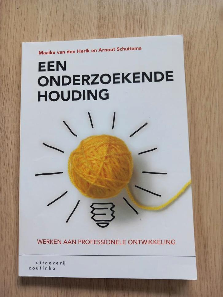Maaike van den Herik - Een onderzoekende houding, Boeken, Schoolboeken, Zo goed als nieuw, Nederlands, Overige niveaus, Ophalen of Verzenden