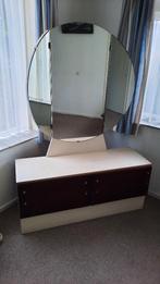 Gratis af te halen: Jaren 70 toiletkast met spiegel, vintage, Antiek en Kunst, Antiek | Meubels | Kasten, Ophalen