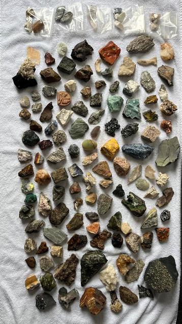Doos vol mooie mineralen, Bergkristal Pyriet & meer beschikbaar voor biedingen
