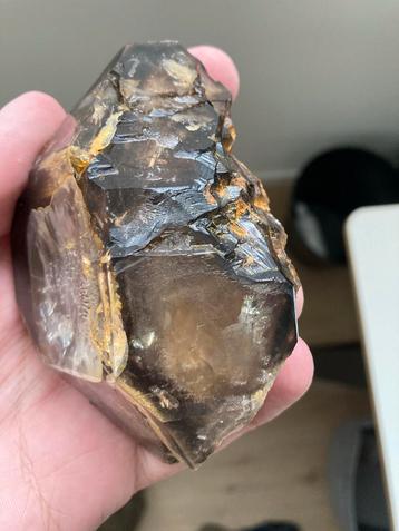 Rookkwarts met enhydro beschikbaar voor biedingen