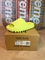 Yeezy Slide - Glow Green, Kleding | Heren, Schoenen, Ophalen of Verzenden, Nieuw, Zwart