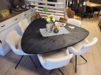 *OPRUIMING* Driehoekige Eetkamertafel Trivero €625 NU €469 6, Nieuw, Ophalen of Verzenden, Eetkamertafel Eettafel Tafel Driehoekig Zwart Mango Hout