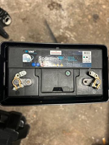 accu 105ah met lader beschikbaar voor biedingen
