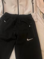 Nike Set - Jas & Broek - Maat 140, Ophalen of Verzenden, Zo goed als nieuw, Jongen of Meisje, Setje