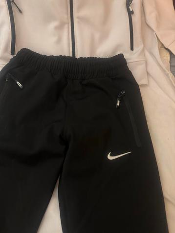 Nike Set - Jas & Broek - Maat 140 beschikbaar voor biedingen