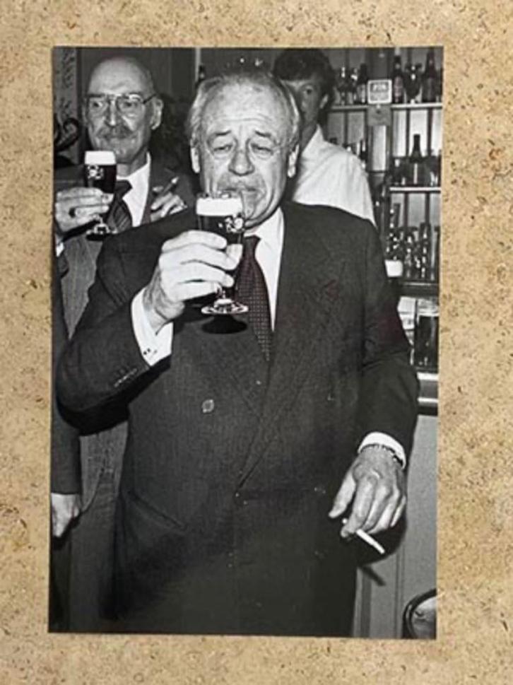 Org z/w foto Freddy Heineken met biertje + sigaret 22-4-'87, Verzamelen, Biermerken, Nieuw, Reclamebord, Plaat of Schild, Heineken