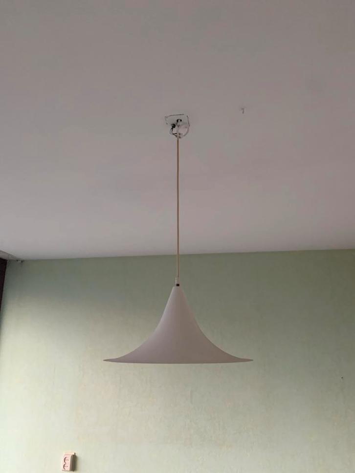 Vintage hanglamp heksenhoed wit geëmailleerd metaal, Huis en Inrichting, Lampen | Hanglampen, Zo goed als nieuw, Minder dan 50 cm