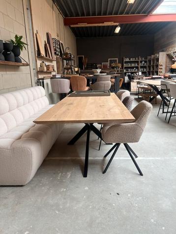 Eettafel eiken massief verjongd kleur naar wens beschikbaar voor biedingen