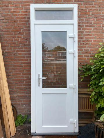 Kunststof deurkozijn met bovenlicht HR++ beschikbaar voor biedingen