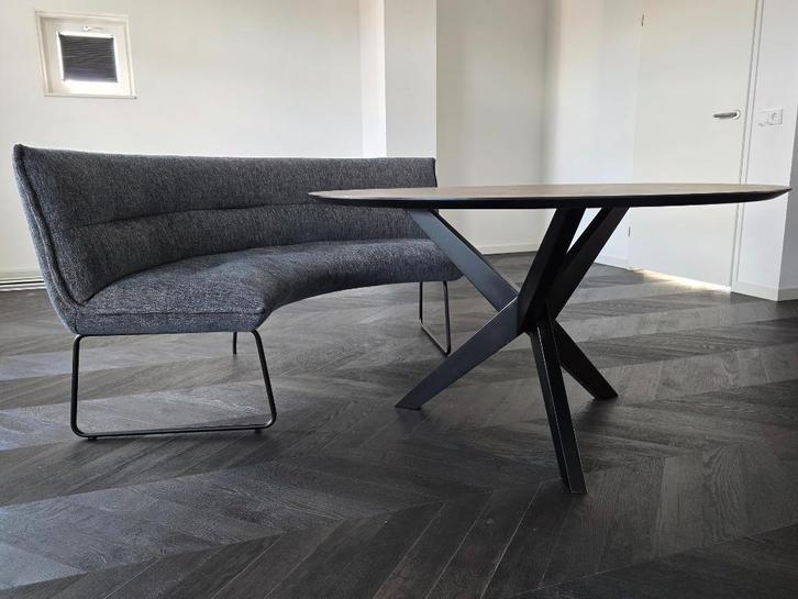 Gebogen zitbank, Huis en Inrichting, Banken | Sofa's en Chaises Longues, Zo goed als nieuw, Tweepersoons, 150 tot 200 cm, Minder dan 75 cm