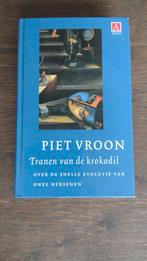 Piet Vroon  Tranen van de krokodil, Boeken, Ophalen of Verzenden, Zo goed als nieuw, Piet Vroon